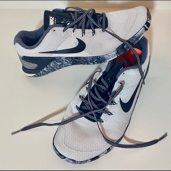 nike metcon 4 black white sail